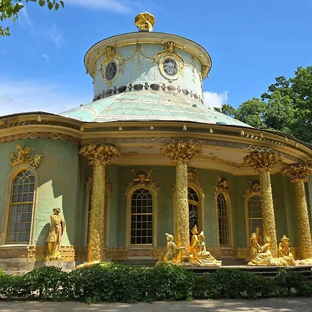 Am Sanssouci Park *